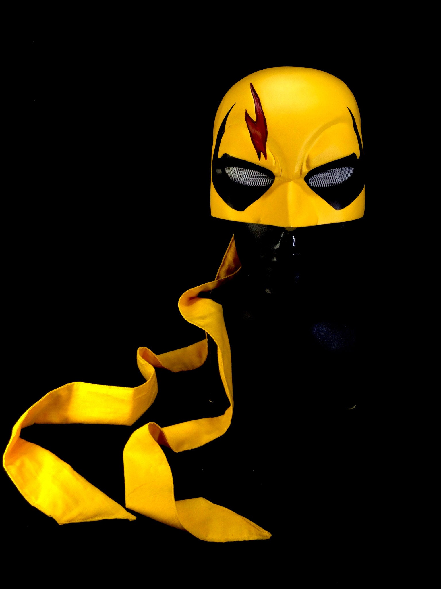 Why Iron Fist Won't Wear A Costume Or Mask On The Show