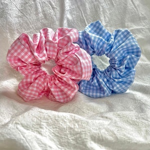 Pink/ Blue Scrunchies // Checkered Scrunchies // Gifts for Her // Girls Gifts // Kawaii Accessories // Cute Hair Bows