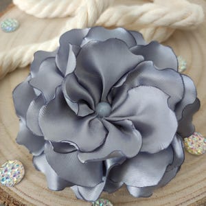 Handmade Gray Grosgrain Ribbon Flower Brooch: Elegant Clothing Accessory