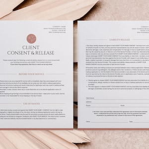 Può includere: Un modulo di consenso e rilascio rosa e bianco con il titolo "Consenso e rilascio del cliente" e un modulo di rilascio di responsabilità con il titolo "Rilascio di responsabilità". I moduli includono sezioni per le informazioni del cliente, i dettagli del servizio e il consenso all'utilizzo delle immagini.