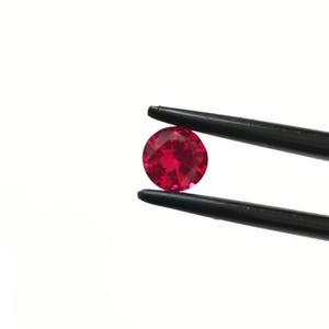 Loose Lab Grown Ruby Round – 6.5mm Gemstone - Reclaimed man made unmounted faceted gem stone for jewellery making