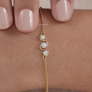 Round Cut Earth Mined Diamond Three Stone Bracelet/ Lab Grown Dainty Diamond Bracelet/ 14K Solid Gold Cable Chain Bracelet For Wedding Gift
