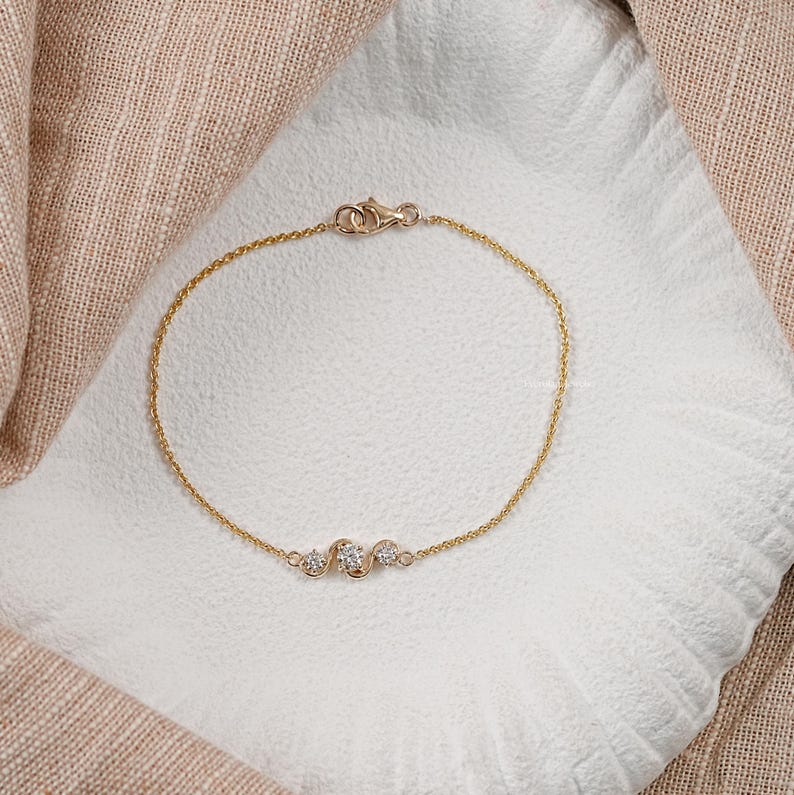Round Cut Earth Mined Diamond Three Stone Bracelet/ Lab Grown Dainty Diamond Bracelet/ 14K Solid Gold Cable Chain Bracelet For Wedding Gift