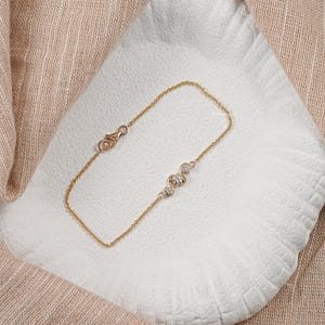 Round Cut Earth Mined Diamond Three Stone Bracelet/ Lab Grown Dainty Diamond Bracelet/ 14K Solid Gold Cable Chain Bracelet For Wedding Gift