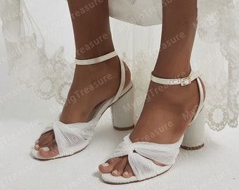 Sandales à talons carrés en tulle ivoire pour mariée, sandales à lanières pour mariée bohème, sandales pour femmes, chaussures de mariage avec noeud, cadeau pour elle