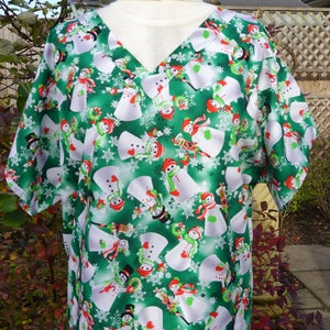 Blusa cirúrgica de algodão - Bonecos de neve de Natal - verde