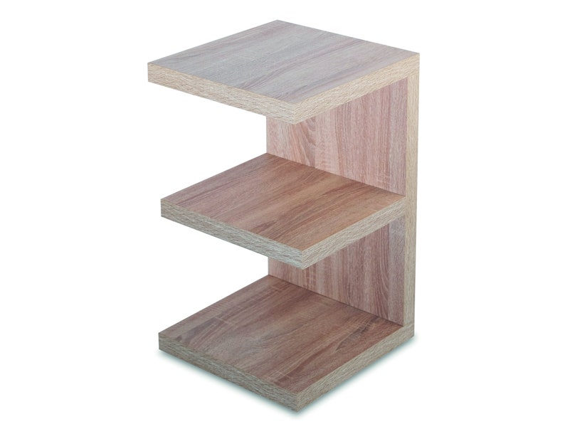 Puede incluir: Una estanter&iacute;a de madera con tres estantes. Los estantes son de madera marr&oacute;n claro y tienen un acabado natural. La unidad est&aacute; dise&ntilde;ada en forma de L, con los estantes que se extienden hacia afuera desde la parte posterior.