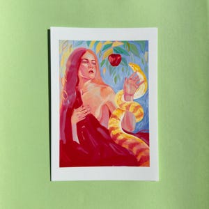 Stampa artistica colorata - 'Snake Whisperer' | Ritratto di una donna con una mela e un serpente in rosso e blu