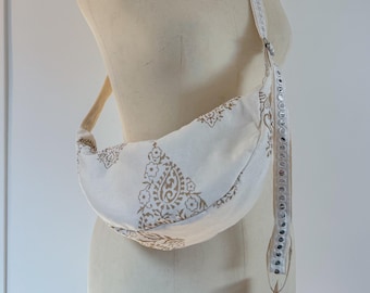 Off white and gold block print bohemain crossbody bag l Large upcycled bum bag l Festival handmade boho purse l  | Cute shoulder bag