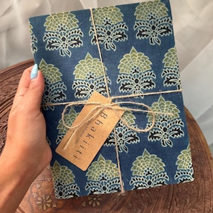 Grande quaderno con stampa a blocchi fatto a mano / Fiori blu / diario fatto a mano in carta riciclata