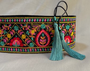 Cinturón obi bordado negro y verde / Accesorios únicos para mujer / Cinturón Boho / Ropa de festival / Accesorios hechos a mano