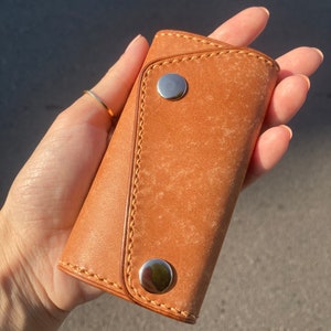 Porte-clé minimaliste Étui à clés personnalisé Housse organisateur de clés Porte-clés monogrammée Porte-clés fait à la main Marron Key Case Pochette en cuir Cadeau