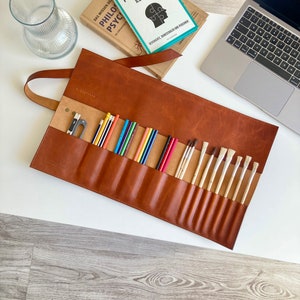 Porte-pinceaux en cuir marron, rouleau d'artiste multi-compartiments, organisateur d'outils d'art, porte-pinceaux de maquillage fait main, étui à pinceaux enroulable