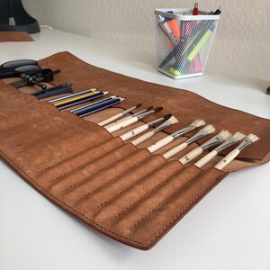 Artist Roll Brown Leather Roll Paint Brush Holder Craft Tool Roll Pencil Wrap Leather Case for Art Supplies leather Brush Pouch Roll up case