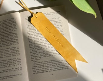 Handmade personalized leather bookmarks,Bookmark for men and women,Bulk corporate gifts, gift for book lovers,custom bookmark,Book accessory