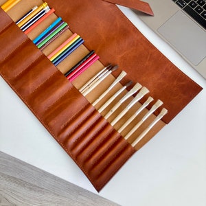 Brown leather paint brush holder, Multi-compartment artist roll, Art tool organizer, Handmade makeup brush holder, Roll-up paint brush case image 3