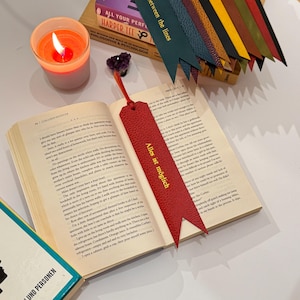 Handgefertigtes italienisches Leder Lesezeichen | Graviert z nazwą lub inicjałem | Erinnerungsgeschenk | Weihnachtsgeschenk