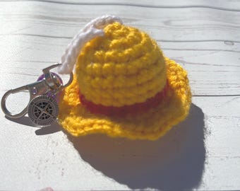 Llavero pirata con sombrero de paja de crochet