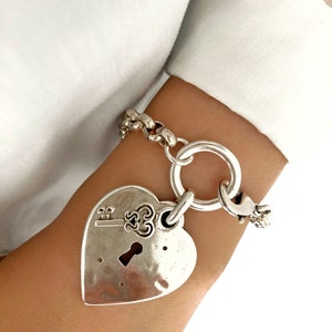 Antique Silver Heart Charm Chain Bracelet, Statement Silver Bracelet, Chunky Boho Bracelet, Chain bracelet, Best gift for her