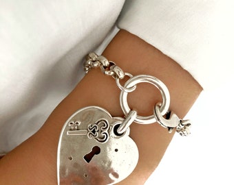 Antique silver bracelet, Silver Heart Bracelet, Statement Bracelet, Chunky Silver Bracelet, Chain bracelet, Charm Pendant bracelet