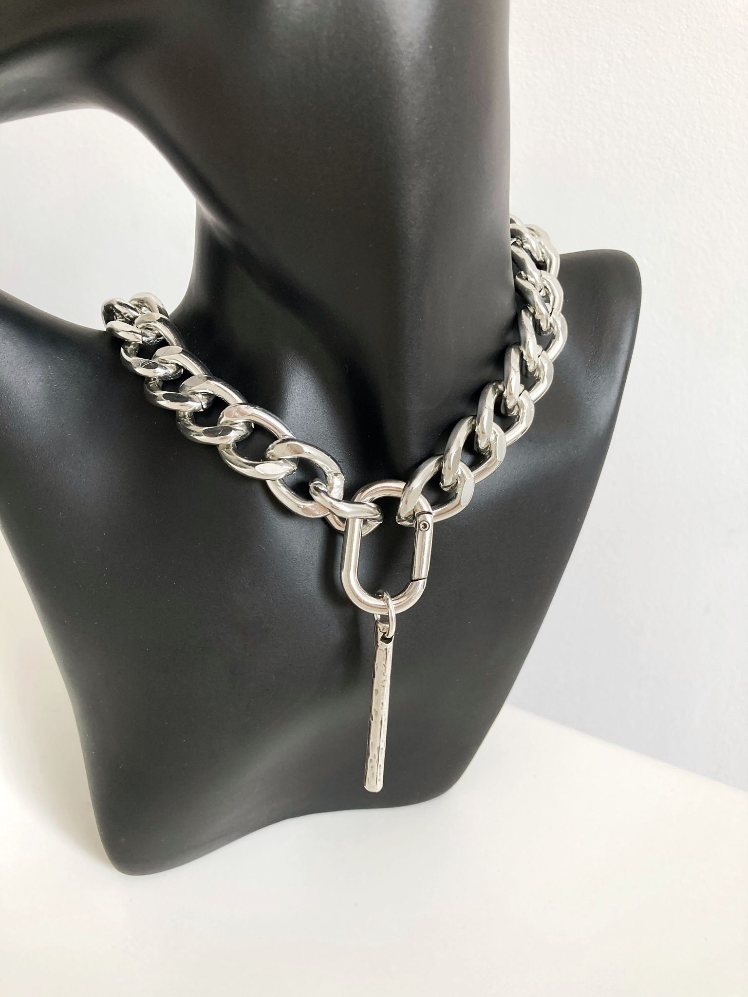 Silver Extravagant Lightweight Choker, XL Aluminum Chain Necklace,  Carabiner Clasp Chain, Womens Oversized Glossy Chunky Choker, Womens Gift -  Etsy