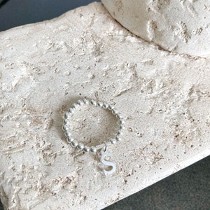 Anillo de plata de ley sólida 925, joyería personalizada, anillo inicial, anillo S inicial, anillo de encanto, regalo para ella