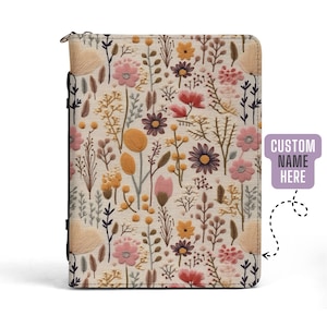 Copertina della Bibbia con fiori selvatici del bosco, copertina della Bibbia personalizzata in pelle PU, regalo cristiano floreale boho, graziosa copertina della Bibbia Cottagecore, ricamo finto