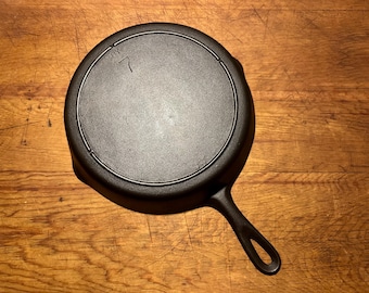 Vintage/Antique Triple / Three Notch Lodge 7 Cast Iron Skillet (Excellent Condition) - Restored and Seasoned
