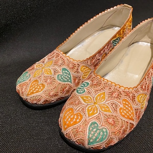 Embroidery slippers