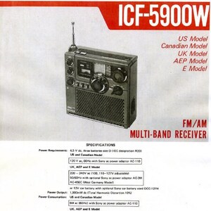 Puede incluir: Un receptor de radio multibanda FM/AM Sony ICF-5900W negro y plateado con una antena telescópica. El manual de servicio enumera las especificaciones de la radio, incluyendo los requisitos de energía, la potencia de salida, el consumo de energía, los sistemas de circuitos, el rango de frecuencia, la antena, el altavoz, las dimensiones y el peso.
