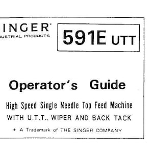Könnte beinhalten: Eine Schwarzweißillustration einer Singer 591E UTT Industrienähmaschine. Die Maschine ist eine Hochgeschwindigkeits-Einzelnadel-Obertransportmaschine mit U.T.T., Wischer und Rückstich. Die Illustration zeigt die Komponenten der Maschine, einschließlich Motor, Fußpedal, Steuerkasten, Sensor und Schalter.