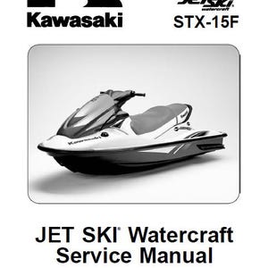 Pode incluir: Imagem a preto e branco de uma moto aquática Kawasaki STX-15F. A moto aquática é branca com detalhes em preto e um assento cinzento. A imagem inclui o logótipo da Kawasaki e o texto "JET SKI Watercraft Service Manual."