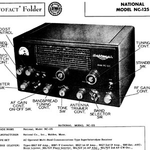 Puede incluir: Un receptor de radio National modelo NC-125 negro y plateado con múltiples perillas e interruptores. La radio tiene un interruptor selector de banda, un interruptor de tono, un control de ajuste de antena, un control de ajuste de banda extendida, un control de ganancia de RF, un interruptor de espera, un control de ajuste, un control de tono BFO, un control de frecuencia, un control de impulso, un interruptor de limitador y un interruptor de encendido/apagado de control de ganancia de AF.