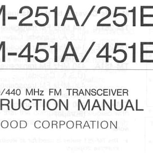 Puede incluir: Manual de instrucciones en blanco y negro para los transceptores FM Kenwood TM-251A/251E y TM-451A/451E de 144, 430/440 MHz.
