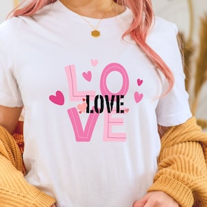 Koszulka Love And Love, koszulka walentynkowa, prezent walentynkowy, szczęśliwych walentynek - miękka i wygodna koszulka unisex.