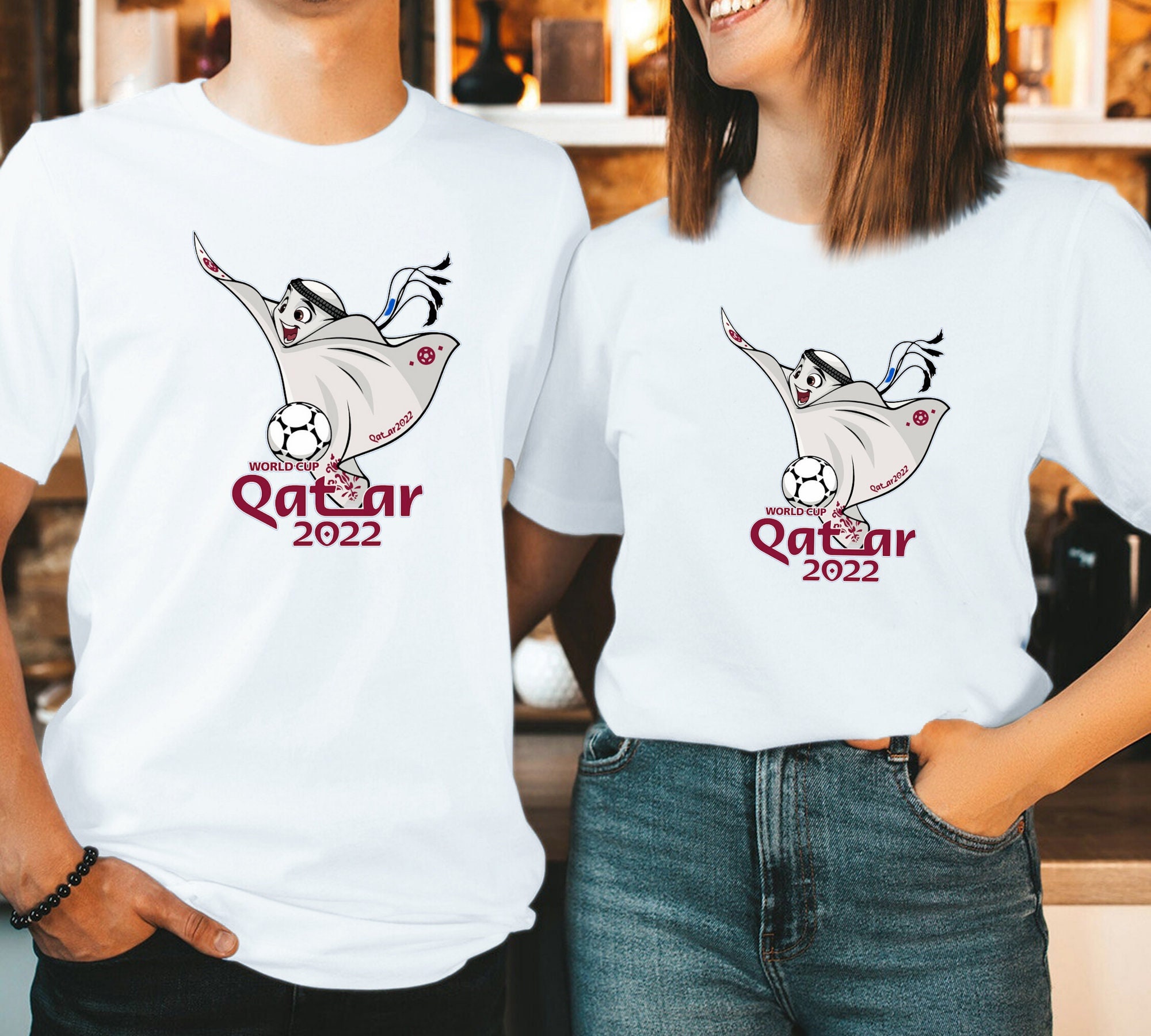 Discover Camiseta Qatar de La Copa Mundial de La FIFA 2022 La'eeb Mascota de La Copa Mundial 2022 para Hombre Mujer