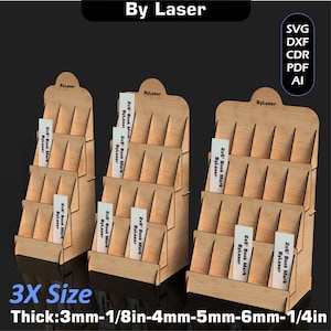 Puede incluir: Tres expositores de madera con m&uacute;ltiples estantes, cada uno con varias tarjetas rectangulares blancas. Los expositores est&aacute;n etiquetados como "By Laser" y "2x6 Book Mark ByLaser". Tambi&eacute;n se ve el texto "3X Size" y las medidas de grosor en mm y pulgadas.