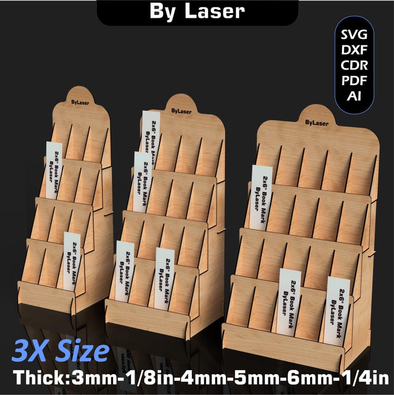 Puede incluir: Tres expositores de madera con m&uacute;ltiples estantes, cada uno con varias tarjetas rectangulares blancas. Los expositores est&aacute;n etiquetados como "By Laser" y "2x6 Book Mark ByLaser". Tambi&eacute;n se ve el texto "3X Size" y las medidas de grosor en mm y pulgadas.