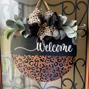 Leopard Welcome round door hanger