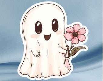 Puede incluir: Una linda pegatina de fantasma de dibujos animados sosteniendo una flor rosa. El fantasma tiene una expresión amigable con ojos marrones y mejillas rosadas. La pegatina es blanca con un tinte rosa claro y un contorno negro.