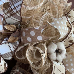 All occasions wreath, Traditional white and beige wreath, Front door whimsical wreath for a Mantle. Natural beige wreath decor to any  wall,