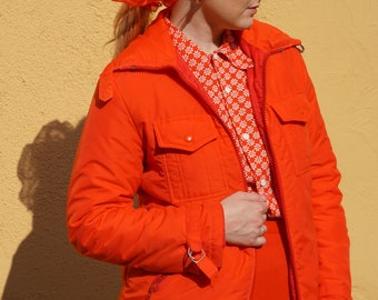 Fall 70s red puffer jacket with high collar, pockets and lining
