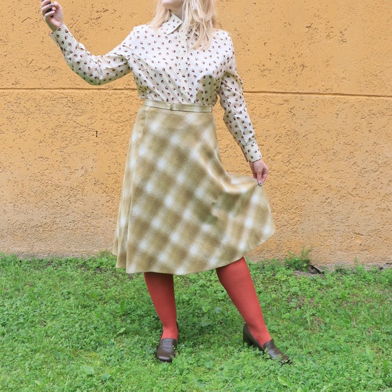 70s Vintage A line wool winter skirt beige green … - image 2