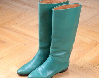 Botas largas sin cordones de cuero estilo vintage minimalista de los años 80 en verde brillante