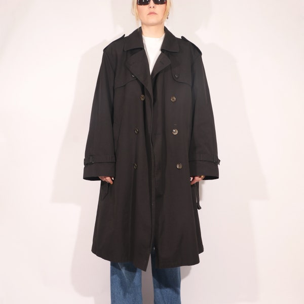 manteau trench minimaliste vintage avec doublure à carreaux de laine en noir, trench-coat d’hiver, garde-robe capsule