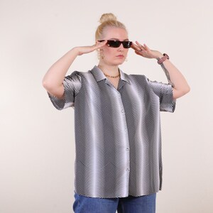 Vintage 90s oversized zebra animal print op-art shirt top blouse in black and white L image 2