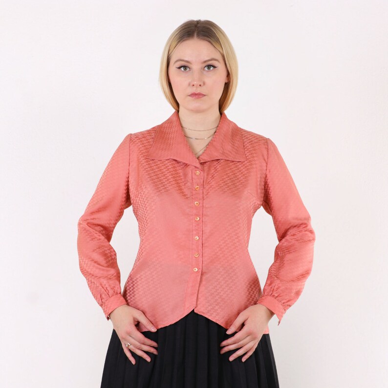 Vintage 70s Cutaway Collar Dusty coral pink Blouse, Size up to M image 1
