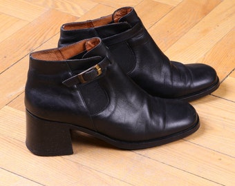 Bottines en cuir italien vintage des années 90 avec bout carré et talon carré EU37