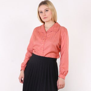Vintage 70s Cutaway Collar Dusty coral pink Blouse, Size up to M image 9