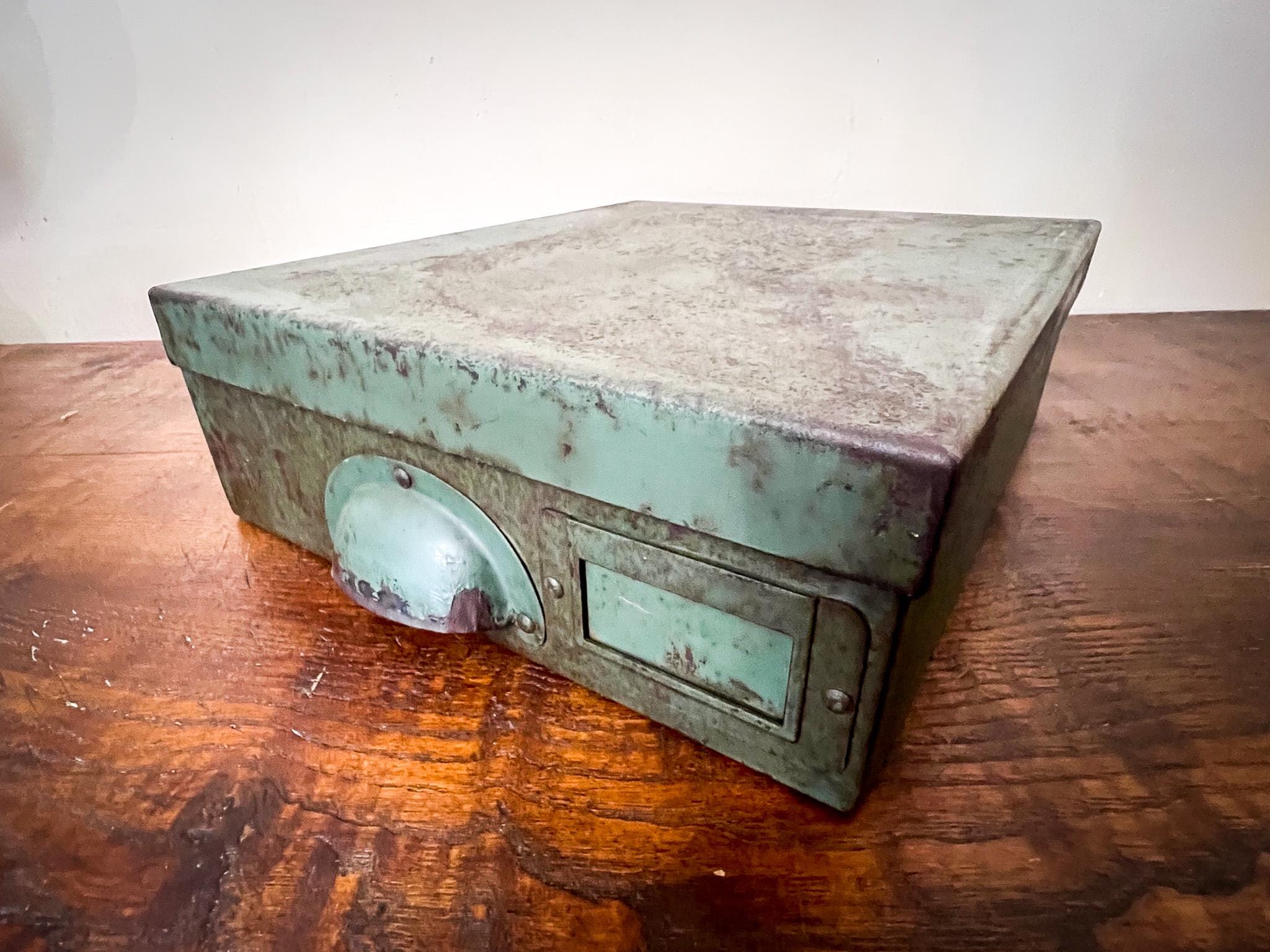 Range document/Casier acier vintage industriel format A4.